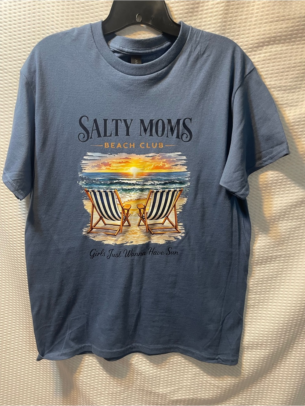 Salty Moms Beach Club T-Shirt Women’s Medium Blue Gildan Beach Vacation Mom Tee